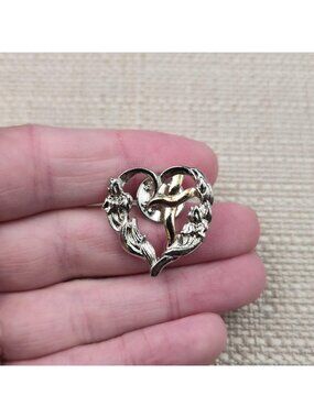 Christian Cross Heart Pin Vintage Openwork Filigree Pin A7624